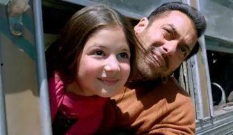 猴神大叔与小萝莉照片  第3张