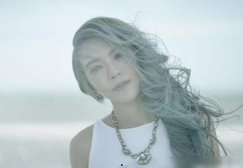 娱乐吃瓜女艺人定位歌手,娱乐界吃瓜女艺人跨界变身魅力歌手