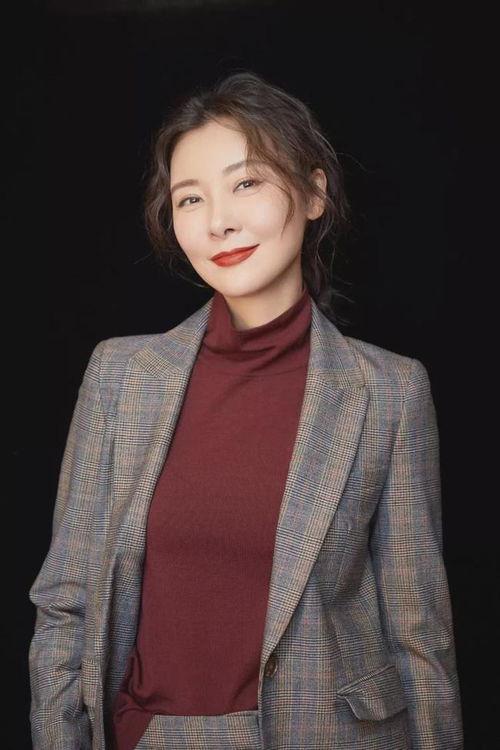 柯蓝 凤凰卫视 娱乐,跨界明星的璀璨舞台  第3张